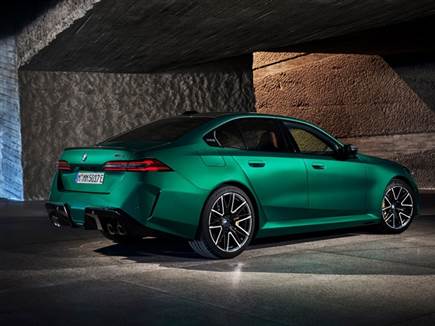 דיפיוזר ענק וצמד יציאות מפלט כפולות