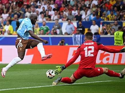 לוקאקו שוב החמיץ (GETTY)
