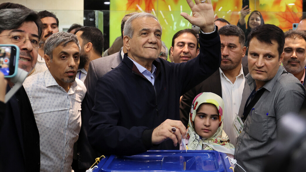 מסעוד פזשכיאן, מועמד לנשיאות, מצביע בבחירות באיראן מסעוד פזשכיאן, מועמד לנשיאות, מצביע בבחירות באיראן