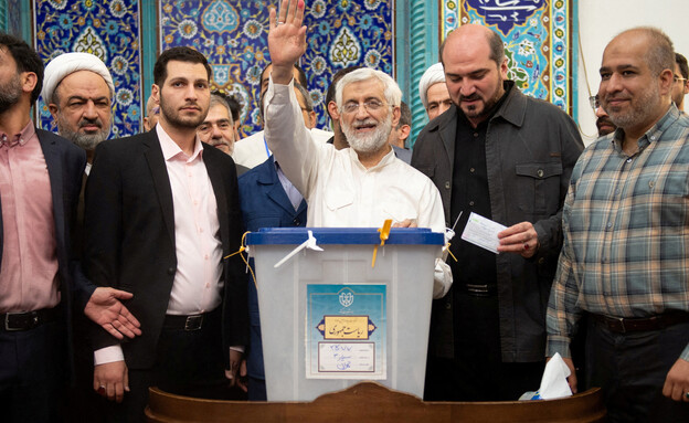 סעיד ג'לילי, מועמד לנשיאות, מצביע בבחירות באיראן (צילום: reuters)