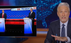 ג'ון סטיוארט על העימות בין ביידן וטראמפ