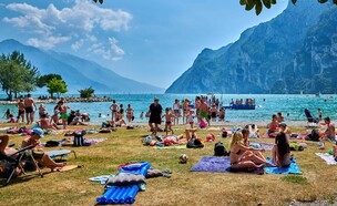 אגם גארדה איטליה תיירים (צילום: Danny Iacob, shutterstock)
