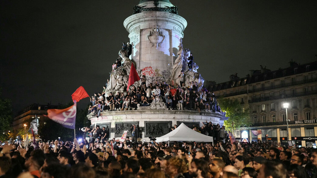 הפגנות בפריז צרפת (צילום: DIMITAR DILKOFF, getty images)