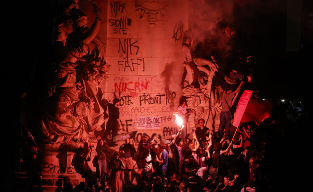 כיכר הרפובליקה הפגנות בפריז צרפת (צילום: GEOFFROY VAN DER HASSELT, getty images)