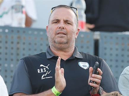 רן בן שמעון ביציע (אלן שיבר)