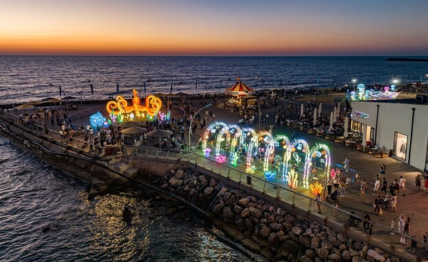 אוגוסט משפחתי 2024 -  פסטיבל האורות בנמל תל אביב (צילום: ברק ברינקר)