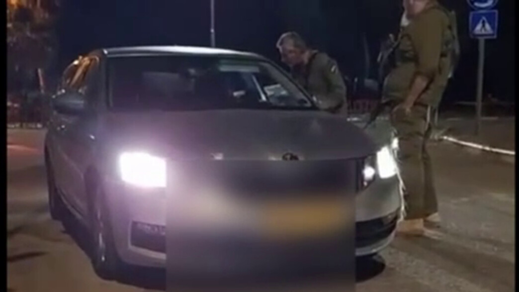 מוטי בבצ'יק מגיע לפגישה עם בני גנץ