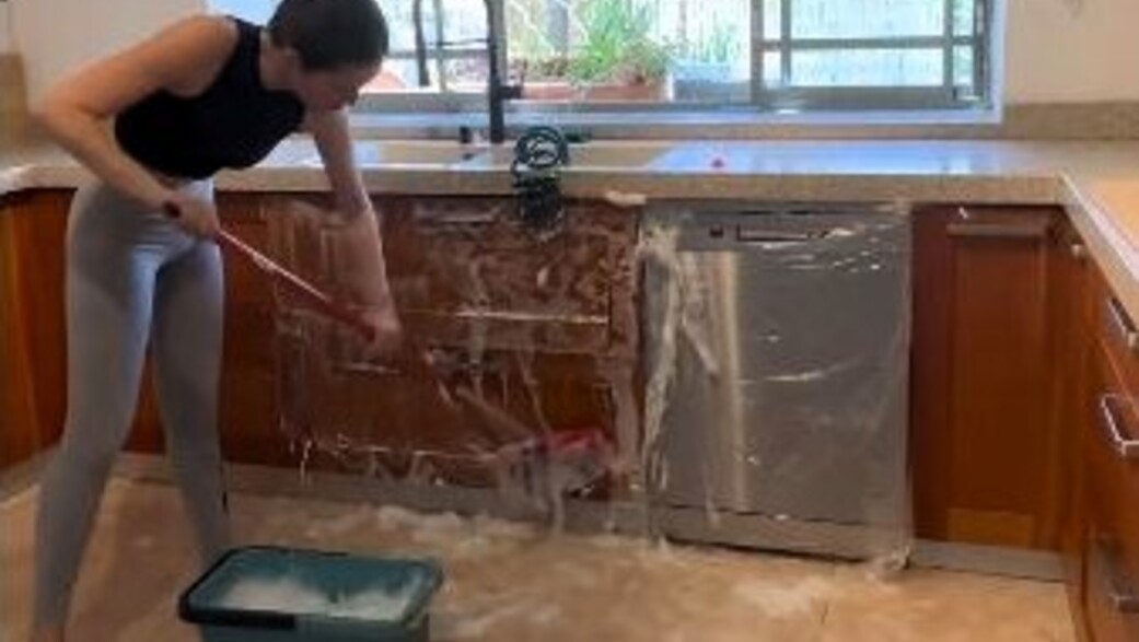 לינור פחימה מנקה את המטבח, מהאינסטגרם שלה לינור פחימה מנקה את המטבח, מהאינסטגרם שלה