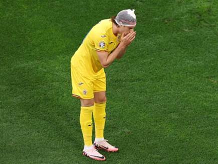 רומניה והאג`י. זה היה גדול עליהם (getty)