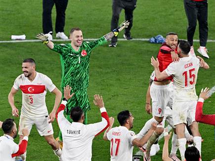 חגיגות טורקיות עד אור הבוקר (GETTY)