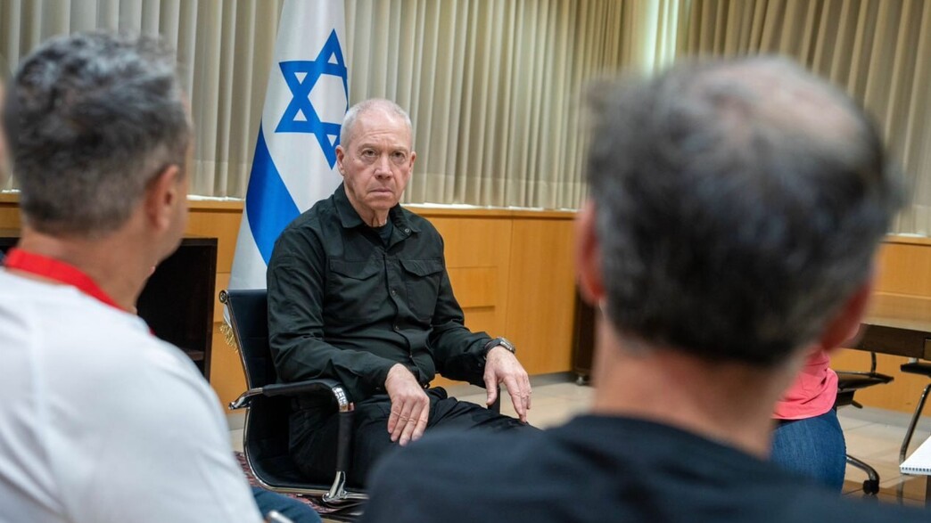 גלנט עם משפחות חטופים