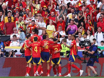 ספרד בחצי הגמר (GETTY)