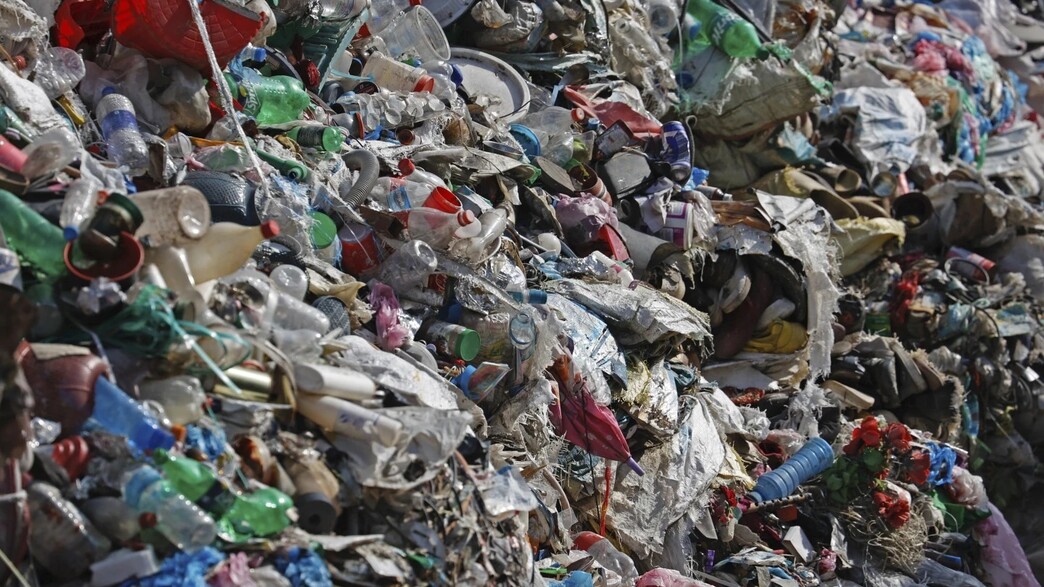 הררי הזבל והאשפה בפסגת הר האוורסט