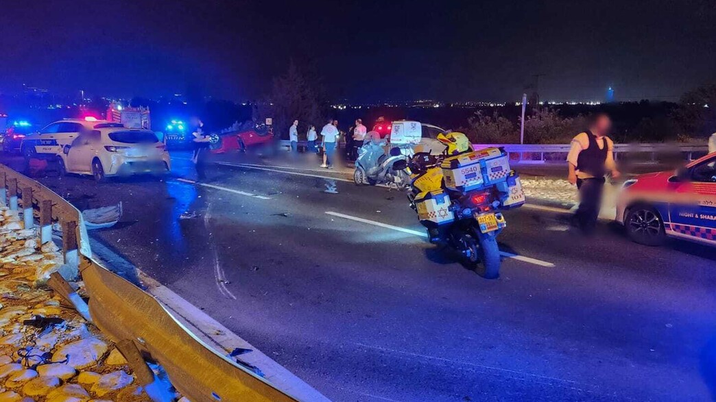 זירת תאונת הדרכים הקטלנית ליד בית דגן זירת תאונת הדרכים הקטלנית ליד בית דגן
