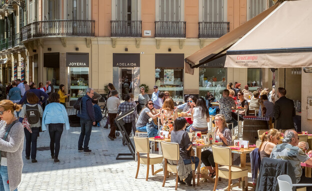 בית קפה מלאגה ספרד (צילום: Roberto Sorin, shutterstock)