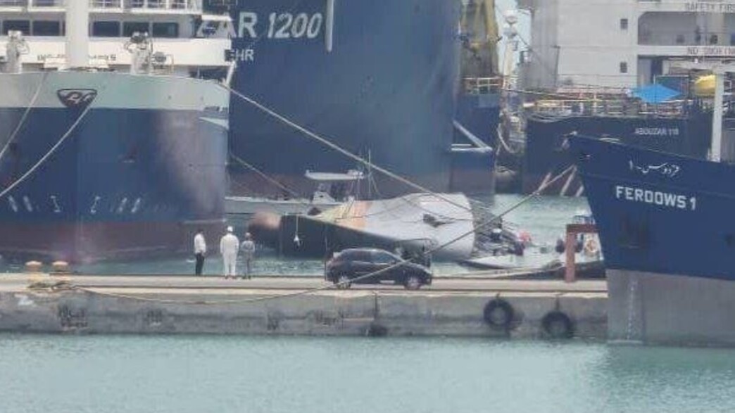טביעת הספינה "סהנד" בנמל בנדר עבאס באיראן טביעת הספינה "סהנד" בנמל בנדר עבאס באיראן