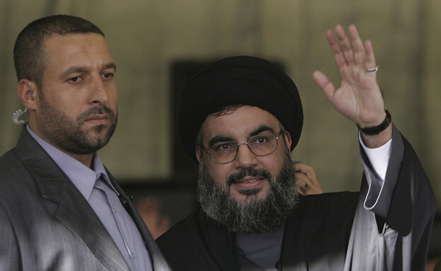 נסראללה ושומר הראש, שחוסל (צילום: AP Photo/Hussein Malla, File)