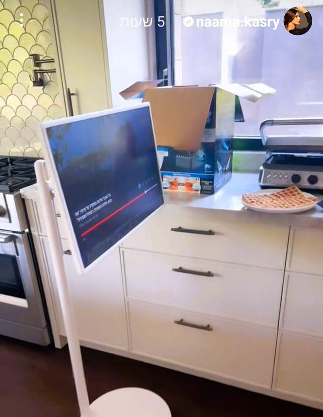 מציצים נעמה קסרי ג מטבח טלוויזיה ניידת (צילום: מתוך האינסטגרם של נעמה קסרי)