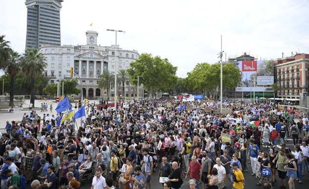 הפגנות בברצלונה נגד תיירים  (צילום: JOSEP LAGO, getty images)