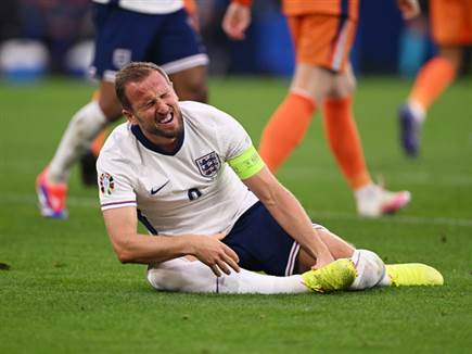 אלא שפחות מעשר דקות לאחר מכן קיין הוכשל ברחבה (Getty)