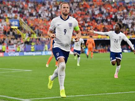 והשווה בפנדל בדקה ה-18 (Getty)