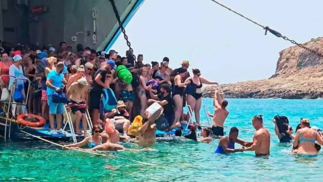 תיירים באלוס כרתים תיירים באלוס כרתים