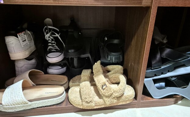 אחסון נעליים במשרד האחסון בבית (צילום: שני צבי)