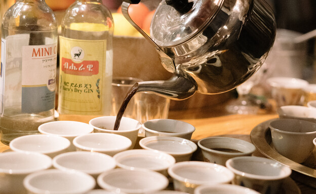 קפה אתיופי מסורתי  (צילום: חן כהן, mako אוכל)