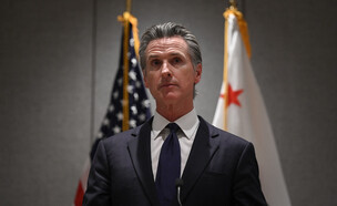 מושל קליפורניה גאווין ניוסום (צילום: WANG ZHAO | AFP via Getty Images)