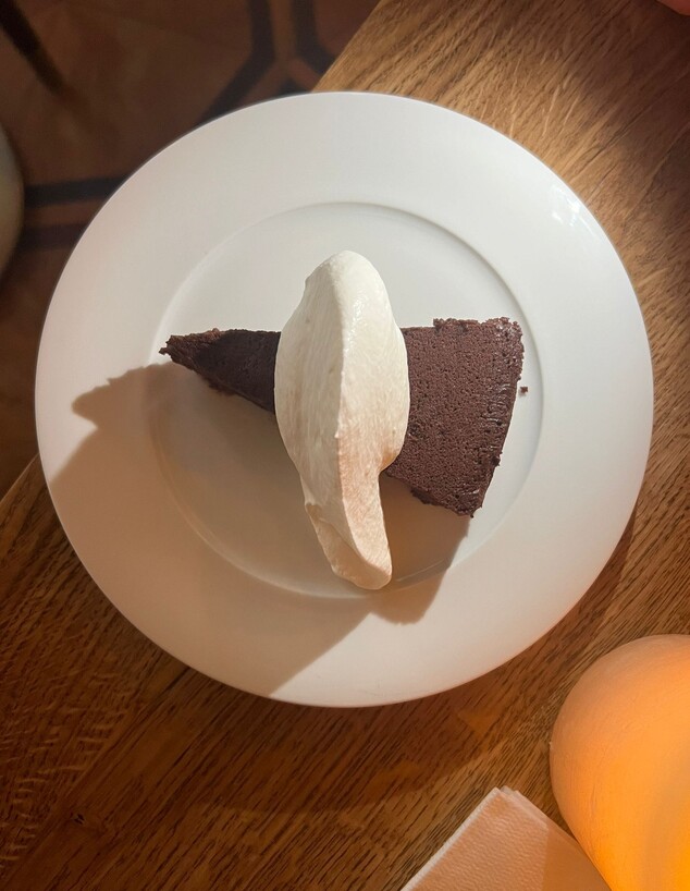 עוגת שוקולד ערומה של אייל שני (צילום: לין לוי, mako אוכל)