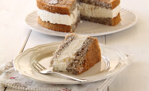 עוגת אגסים, מסקרפונה ואגוזי לוז 1 (צילום: חן שוקרון, mako אוכל)