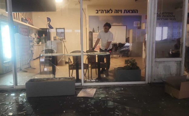 סביבת הפיצוץ במרכז תל אביב (צילום: שמעון ברוך , TPS)