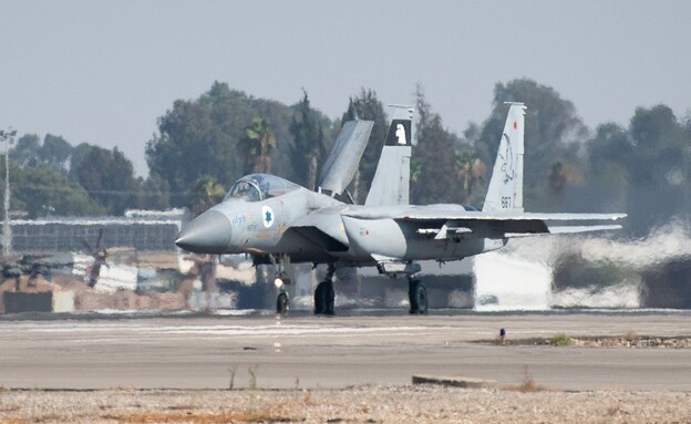 מטוסי בז F15 לפני התקיפה בתימן (צילום: דובר צה"ל)