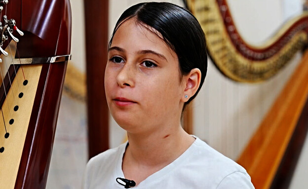 דריה מרגלית, בת 10, נגנית נבל