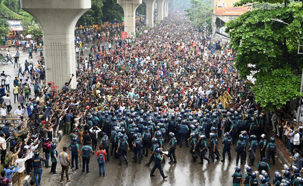 מחאות סטודנטים בבנגלדש (צילום: MUNIR UZ ZAMAN, getty images)