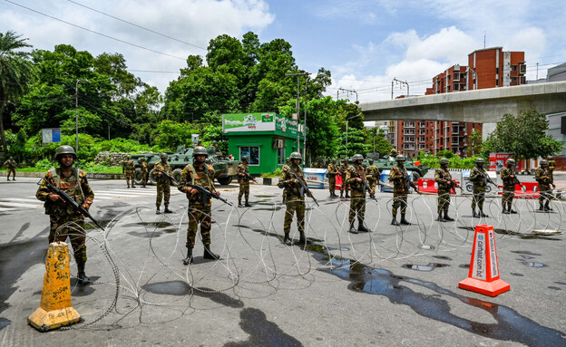 צבא מחאות סטודנטים בבנגלדש (צילום: MUNIR UZ ZAMAN, getty images)