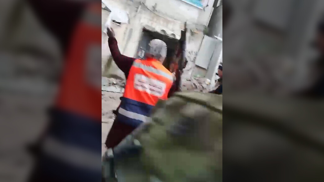 "חובשת" חמושה בM-16 בזירת התקיפה בטולכרם