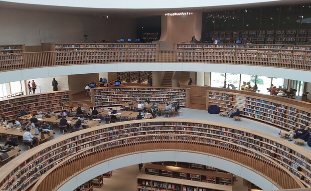 הספרייה הלאומית (צילום: אריאלה אפללו)