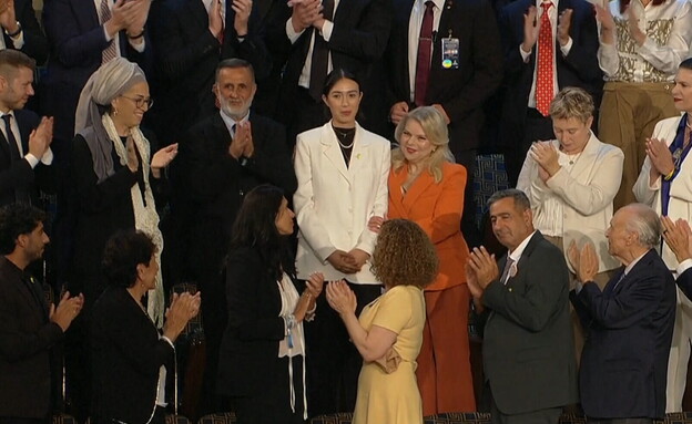 ראש הממשלה נתניהו מציג את נועה ארגמני בקונגרס (צילום: AP)