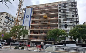 אתר בנייה ברחוב וייצמן בתל אביב (אילוסטרציה: Vered Barequet, shutterstock)