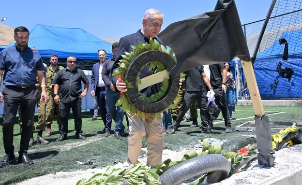 ראש הממשלה נתניהו במקום האסון במג'דל שמס (צילום: קובי גדעון , לע