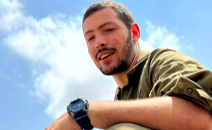 הורי החייל איתי חן שגופתו מוחזקת בעזה (צילום: מתוך "משדר מיוחד" עם אלמוג בוקר, קשת 12)