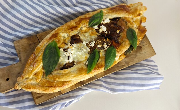 מאפה חצילים וגבינות. חצילים משבת - לכאן!