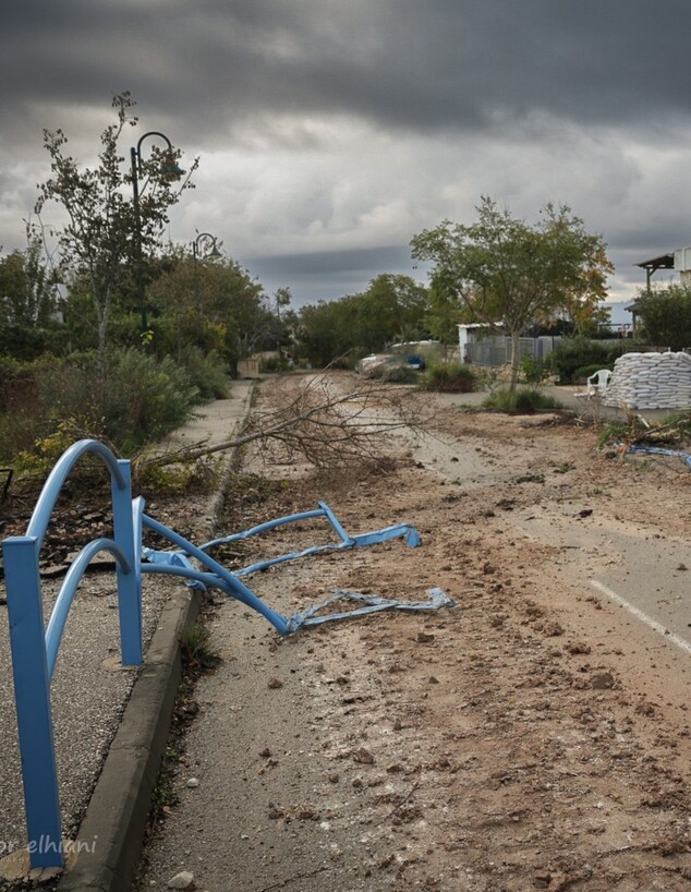 הרס ברחובות קיבוץ חניתה (צילום: מאור אלחיאני)