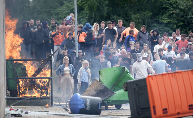 רוטרהאם הפגנות בבריטניה  (צילום: Christopher Furlong , getty images)