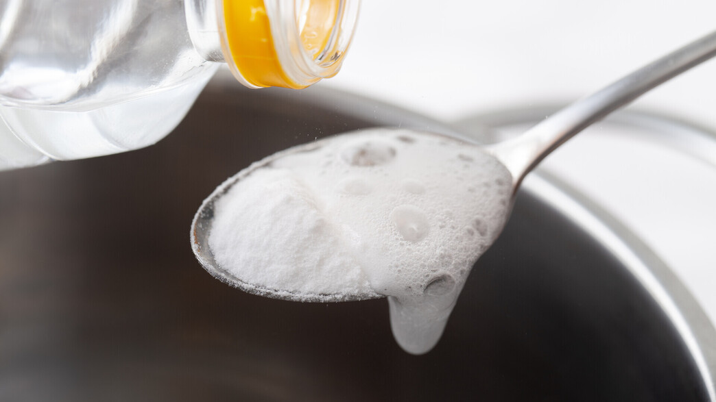 שילוב של חומץ עם אבקת סודה לשתייה, ניקוי, פתיחת סתימה שילוב של חומץ עם אבקת סודה לשתייה, ניקוי, פתיחת סתימה