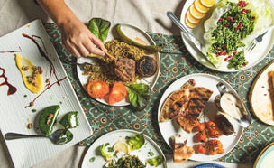 ארמון סהרה - פתיחת שולחן (צילום: שני בריל, יחסי ציבור)