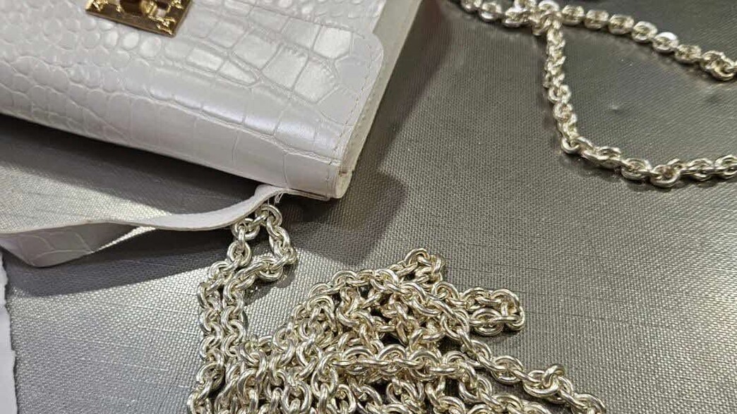 רצועות הזהב שצופו בכסף בעת ניסיון ההברחה לנתב"ג רצועות הזהב שצופו בכסף בעת ניסיון ההברחה לנתב"ג