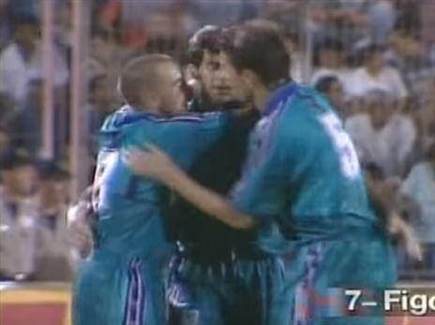 זכרון שייחקק לעד. ברצלונה חוגגת מול ב“ש (צילום: ספורט 5)