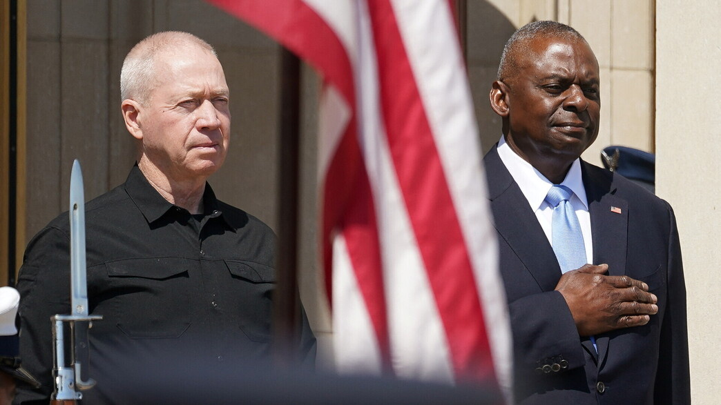 שר הביטחון יואב גלנט לצד שר ההגנה אוסטין